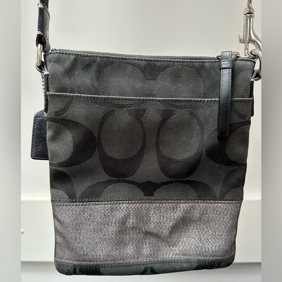 Sale❗️Coach Crossbody Signature Bag.  Black with detail. - Picture 2 of 4